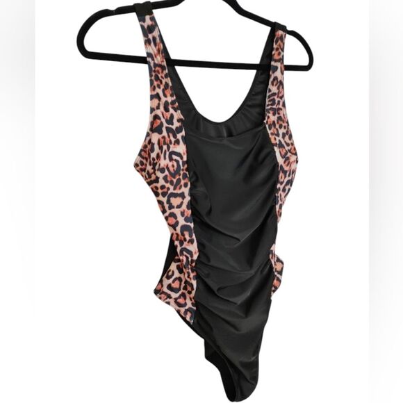 Leopard Print One Piece Swimsuit size Large Built-in Bra with removable Pads - Picture 2 of 16